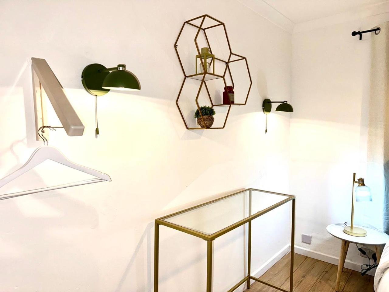 Rnm - Business Professionals Ready, Cost Effective For Large Stays! 3 Bedroom Lounge, Private Access & Entire Place, Kitchen & Washroom With Amenities, Smart Tv, Easy Access, Fast Wifi, Large Driveway, Great Transport Links, Near Worcester Hospital A Екстер'єр фото