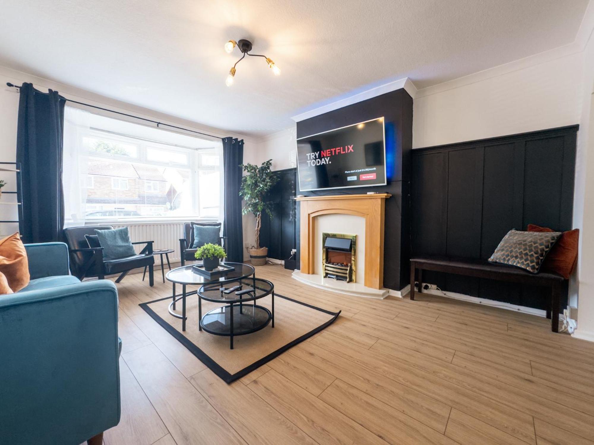 Rnm - Business Professionals Ready, Cost Effective For Large Stays! 3 Bedroom Lounge, Private Access & Entire Place, Kitchen & Washroom With Amenities, Smart Tv, Easy Access, Fast Wifi, Large Driveway, Great Transport Links, Near Worcester Hospital A Екстер'єр фото