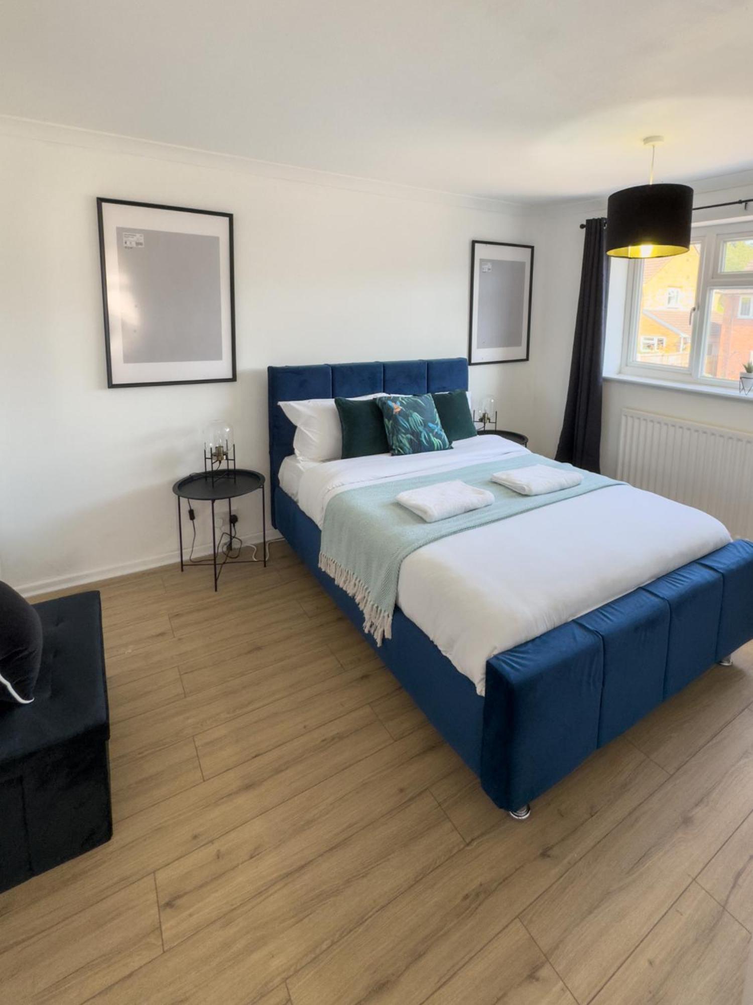 Rnm - Business Professionals Ready, Cost Effective For Large Stays! 3 Bedroom Lounge, Private Access & Entire Place, Kitchen & Washroom With Amenities, Smart Tv, Easy Access, Fast Wifi, Large Driveway, Great Transport Links, Near Worcester Hospital A Екстер'єр фото